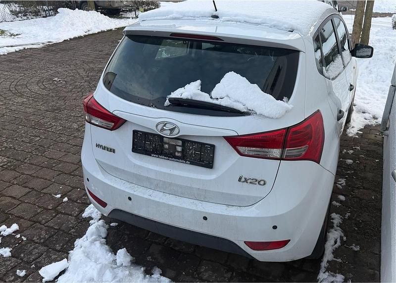 Gebraucht Hyundai ix20 90 PS (66 kW) 2012 Weiß Kleinwagen