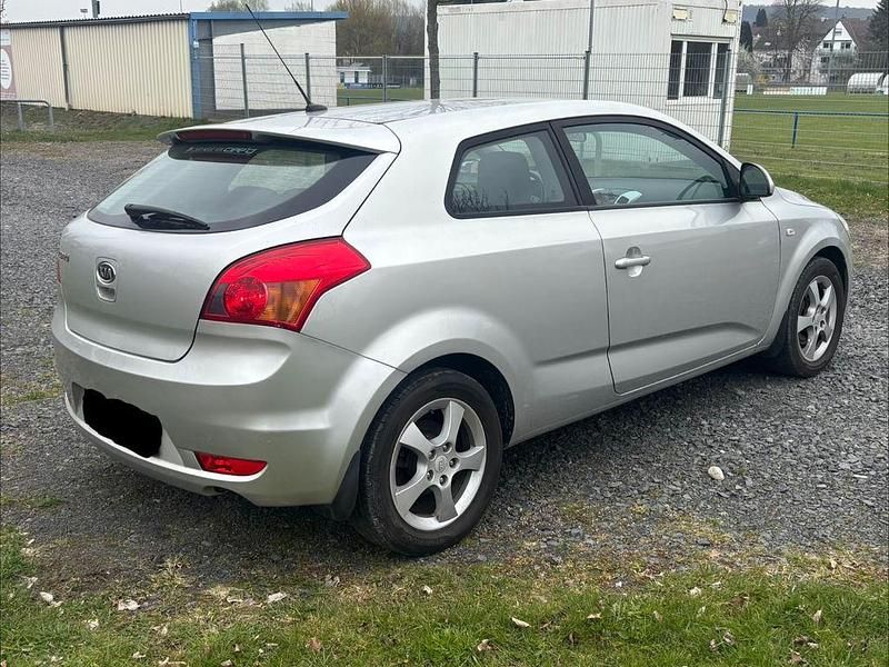 Gebraucht Kia Ceed EX 126 PS (92 kW) 2008 Silber Kleinwagen