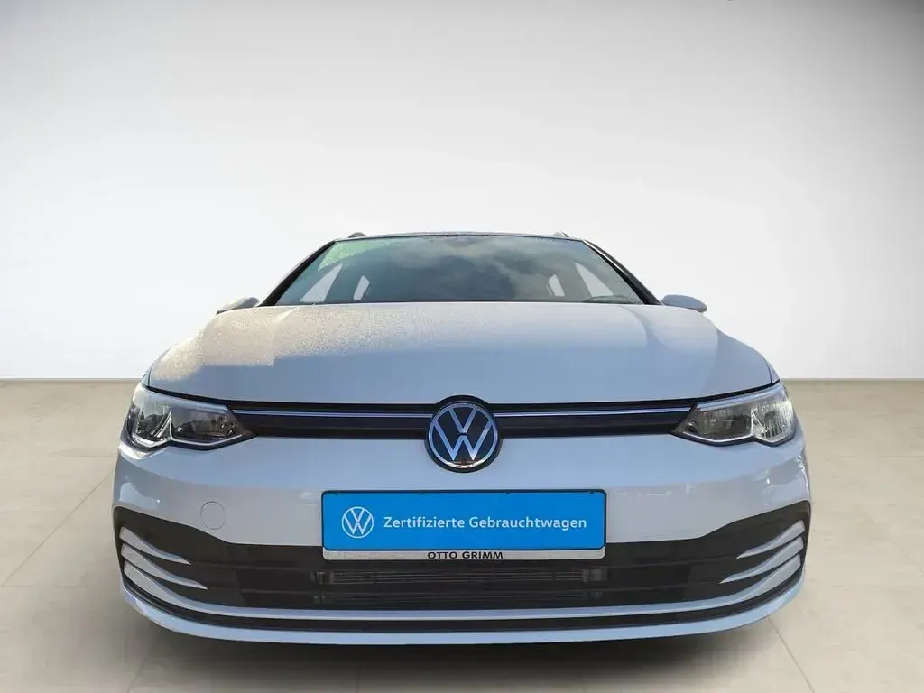 Gebraucht VW Golf VIII Life 150 PS (110 kW) 2022 Weiß Kombi