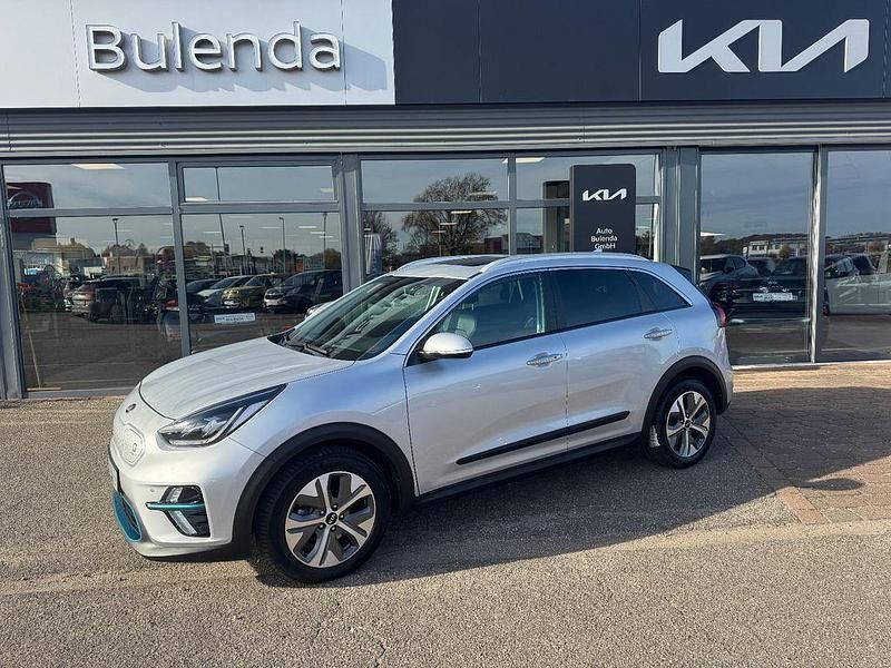 Silber Gebraucht 2021 Kia e-Niro Spirit SUV | 23.970 € (Fairer Preis) - Bild 1/4