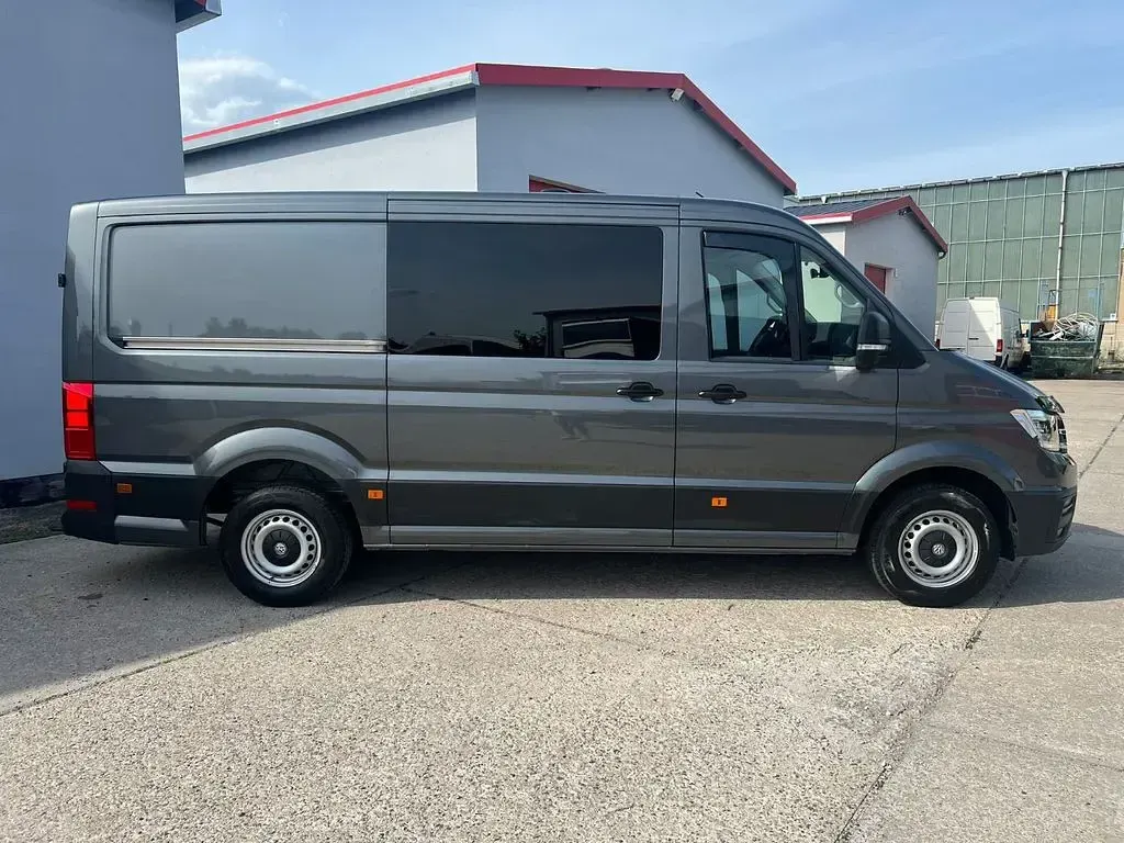 Gebraucht VW Crafter 140 PS (102 kW) 2023 Grau Van