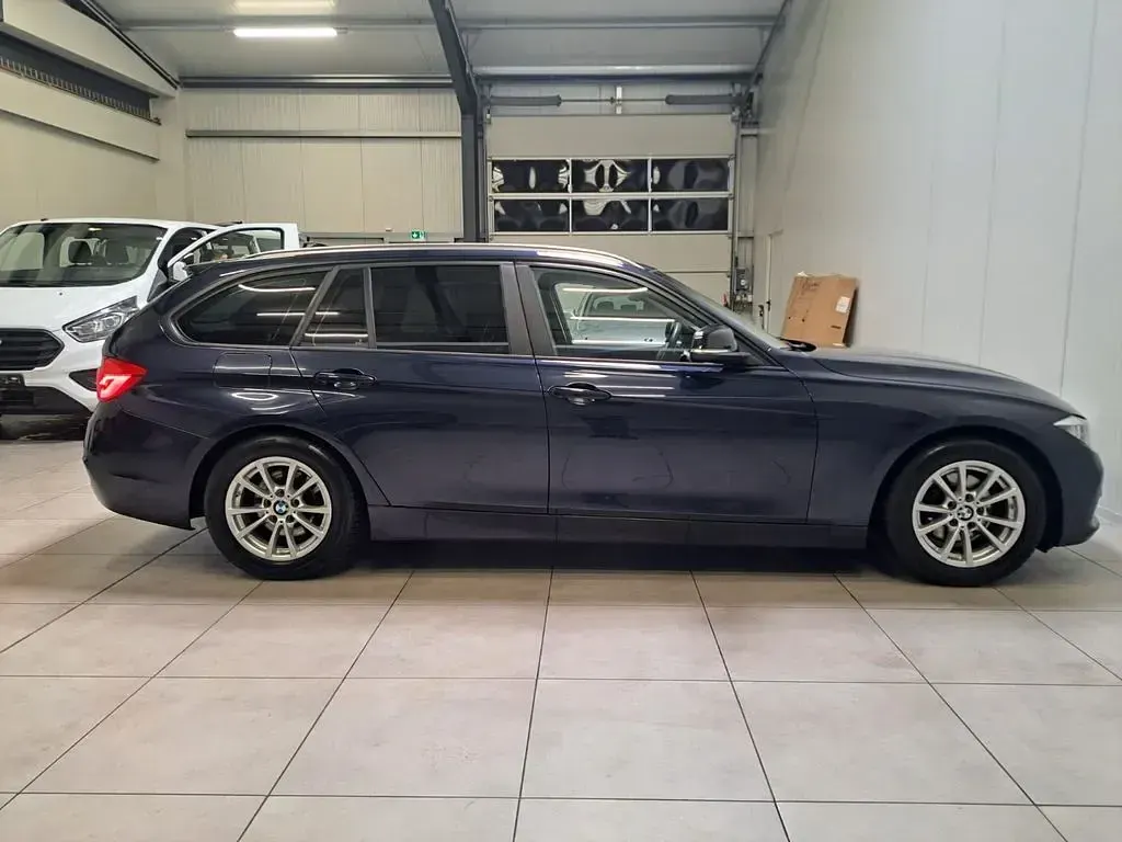 Gebraucht BMW 320 Sport Line 163 PS (119 kW) 2016 Blau Limousine