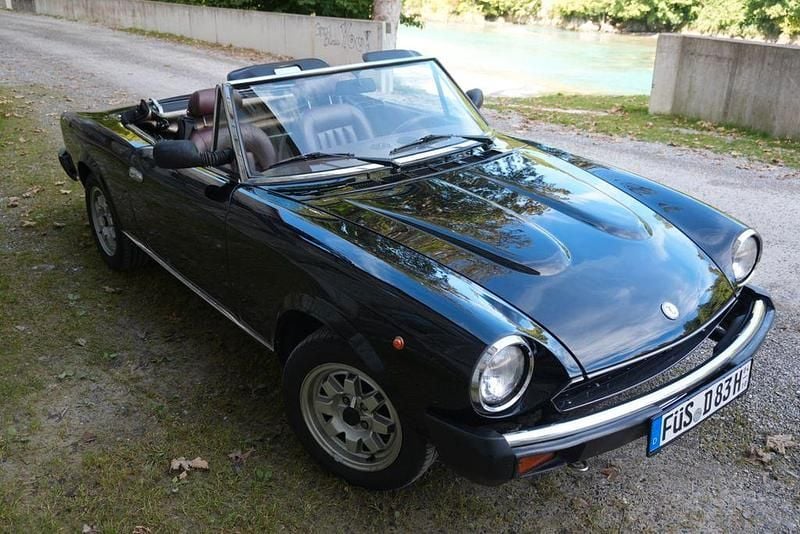 Schwarz Gebraucht 1983 Fiat 124 Spider Cabrio | 19.900 € - Bild 1/4