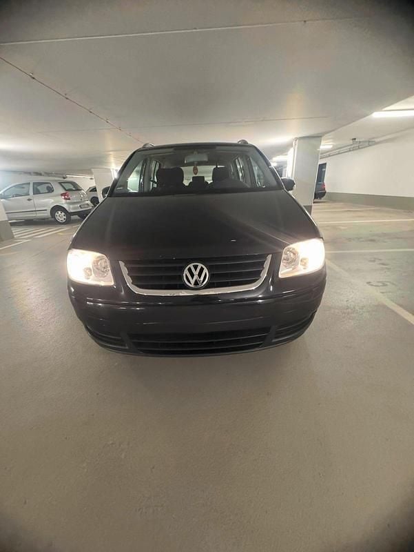 Schwarz Gebraucht 2004 VW Touran Van / Kleinbus | 800 € (Superpreis) - Bild 1/4