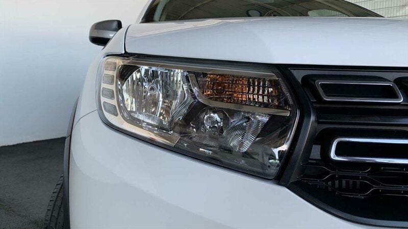 Gebraucht Dacia Sandero Celebration 90 PS (66 kW) 2017 Weiss/ arktisweiss / uni Kleinwagen