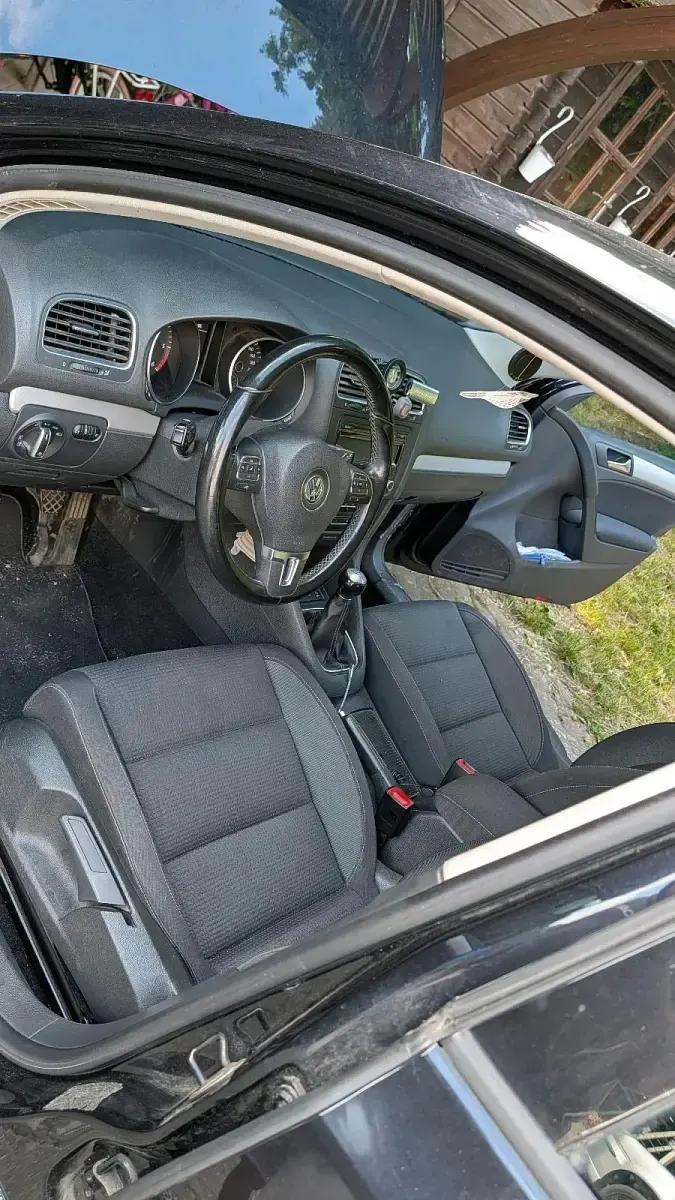 Gebraucht VW Golf VI Team 105 PS (77 kW) 2011 Schwarz Kleinwagen