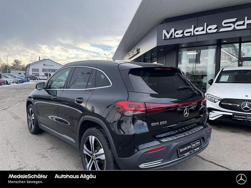Gebraucht Mercedes EQA250 Advanced 139 kW (190 PS) 2022 Lack kosmosschwarz SUV