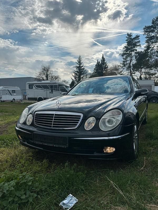 Second-hand Mercedes E200 163 CP (119 kW) 2004 Negru Berlinǎ