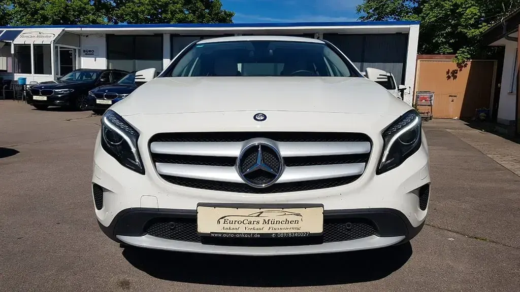 Gebraucht Mercedes GLA180 109 PS (80 kW) 2015 Weiß SUV