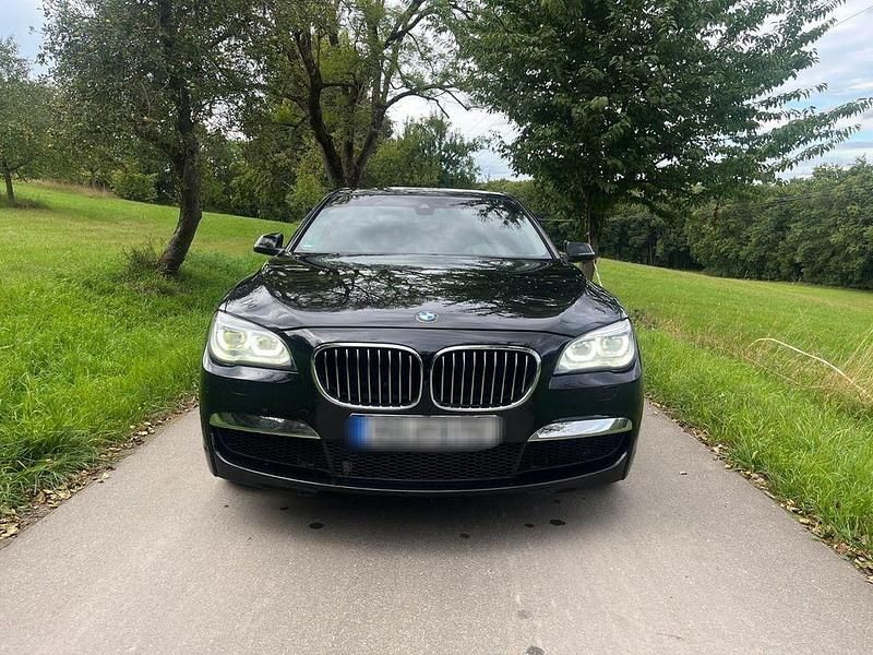 Schwarz Gebraucht 2014 BMW 730 Comfort Edition Limousine | 22.999 € - Bild 1/4