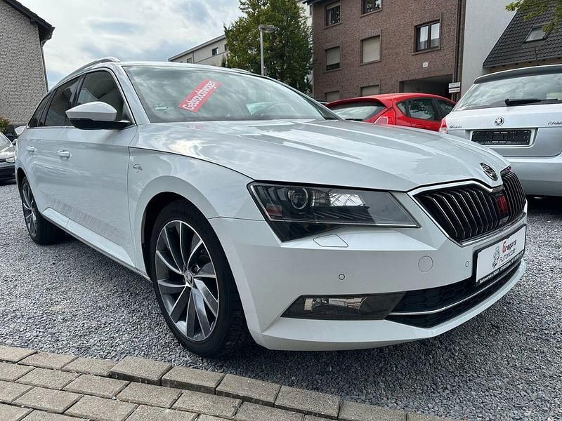 Weiß Gebraucht 2017 Skoda Superb LAURIN & KLEMENT Kombi | 16.500 € (Fairer Preis) - Bild 1/4