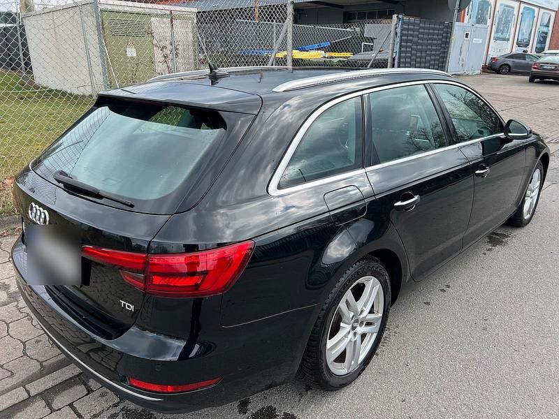 Gebraucht Audi A4 190 PS (139 kW) 2025 Schwarz Kombi