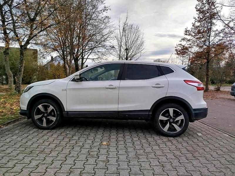 Weiß Gebraucht 2016 Nissan Qashqai SUV | 10.900 € (Guter Preis) - Bild 1/4