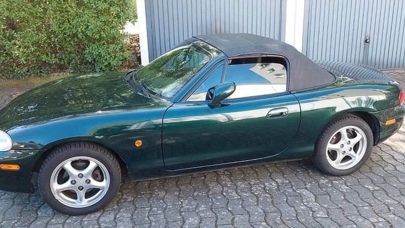 Second-hand Mazda MX5 110 CP (80 kW) 2002 Cabrio