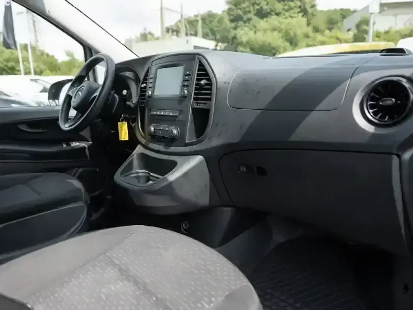 Gebraucht Mercedes Vito 163 PS (119 kW) 2022 Arktikweiss Van