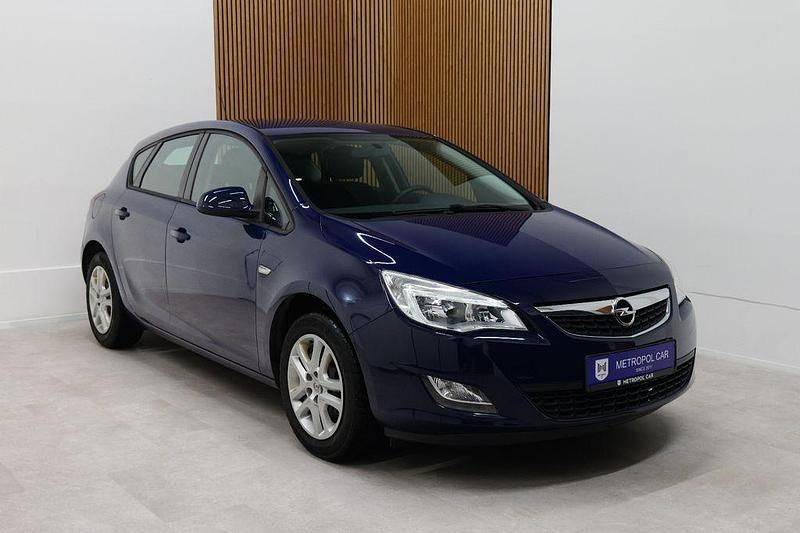 Gebraucht Opel Astra Selection 87 PS (63 kW) 2011 Blau Limousine