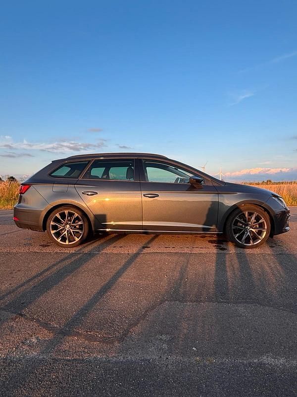 Grau Gebraucht 2019 Seat Leon ST FR Kombi | 18.999 € (Etwas zu teuer) - Bild 1/4
