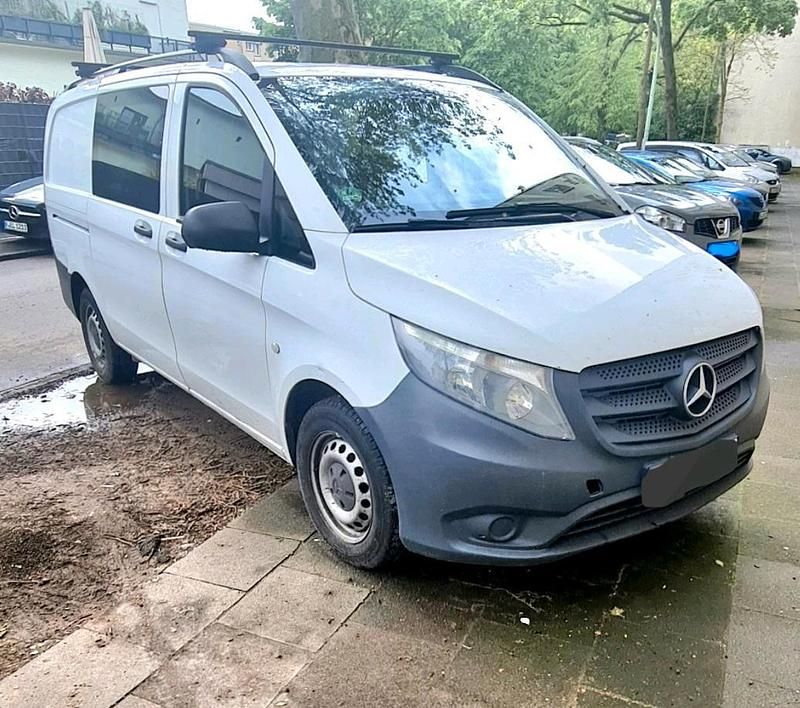 Weiß Gebraucht 2015 Mercedes Vito Van / Kleinbus | 8.200 € (Teuer) - Bild 1/4