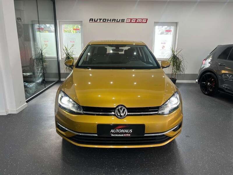 Gelb Gebraucht 2018 VW Golf VII Highline Limousine | 15.950 € (Guter Preis) - Bild 1/4