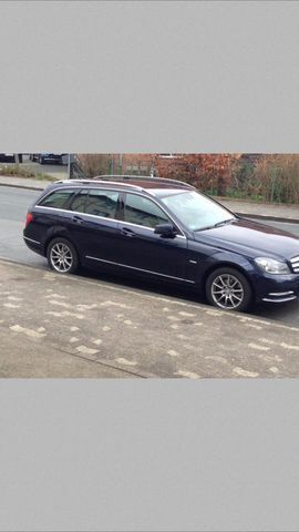 Blau Gebraucht 2012 Mercedes C200 Kombi | 20.990 € - Bild 1/4
