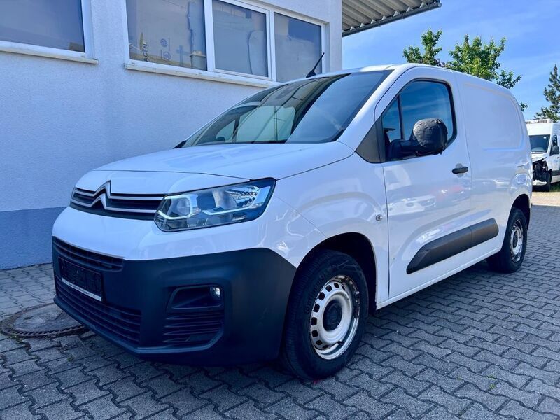 Weiß Gebraucht 2019 Citroën Berlingo Van / Kleinbus | 6.899 € (Etwas zu teuer) - Bild 1/4