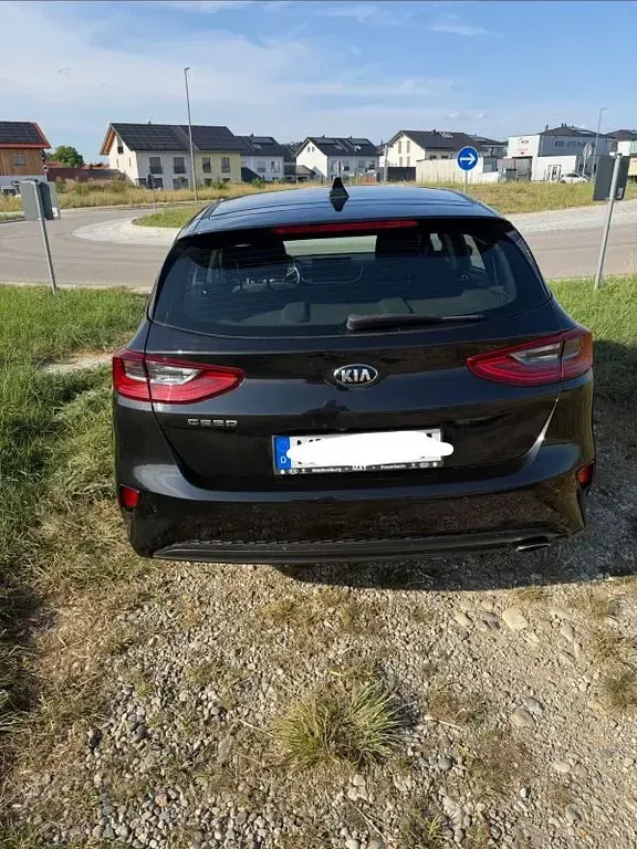 Gebraucht Kia Ceed Spirit 140 PS (102 kW) 2021 Schwarz Kleinwagen