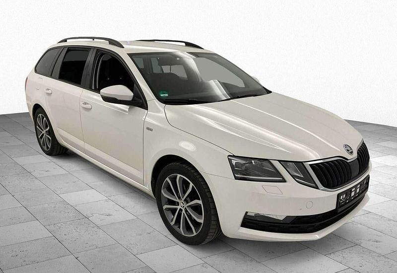 Bila candy/candyweiss Gebraucht 2019 Skoda Octavia Soleil Kombi | 15.990 € (Guter Preis) - Bild 1/4