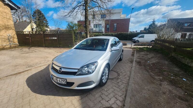 Silber Gebraucht 2005 Opel Astra GTC Sport Limousine | 3.200 € (Guter Preis) - Bild 1/4