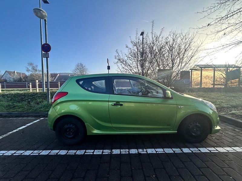 Gebraucht Hyundai i20 Classic 77 PS (56 kW) 2010 Grün Kleinwagen