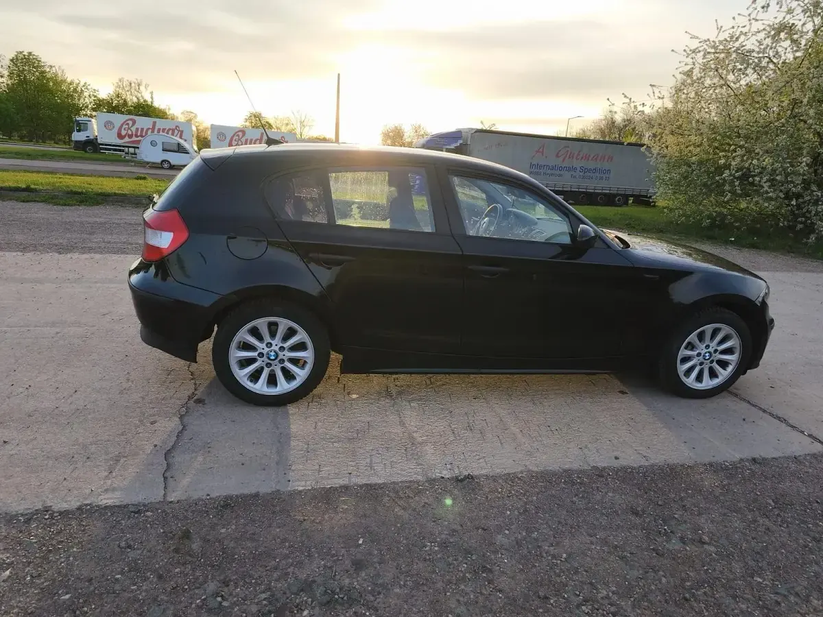 Gebraucht BMW 116 115 PS (84 kW) 2006 Schwarz Kleinwagen