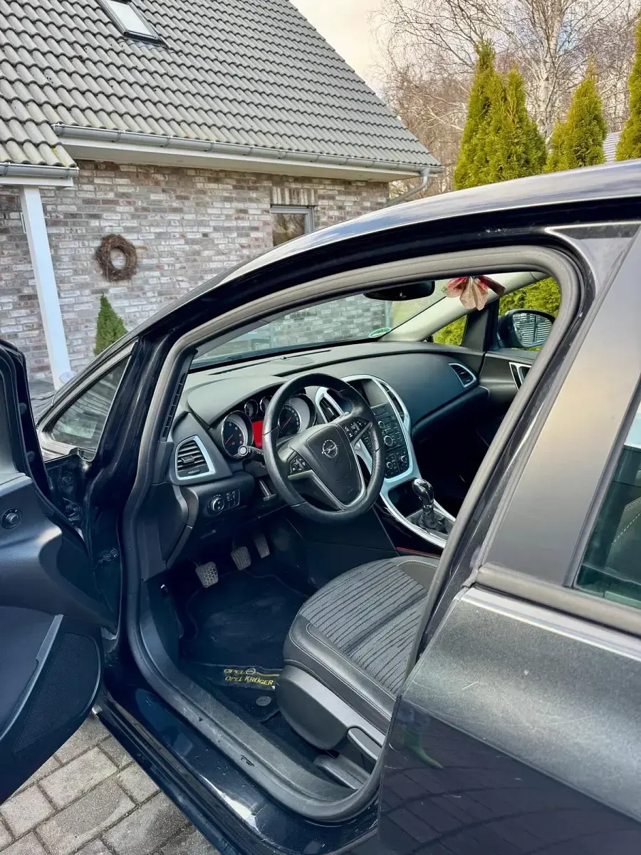 Gebraucht Opel Astra 120 PS (88 kW) 2014 Schwarz Kleinwagen