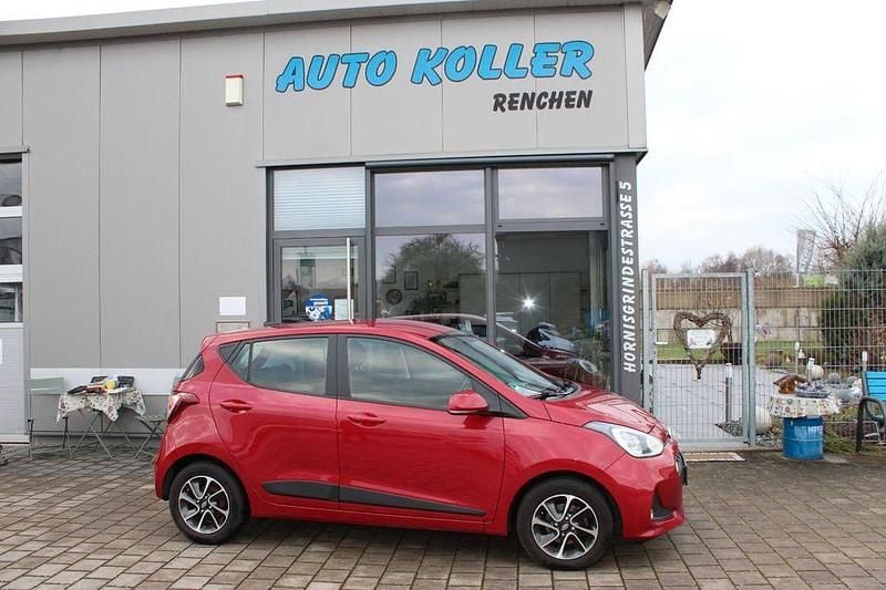 Rot Gebraucht 2017 Hyundai i10 Passion Plus Kleinwagen | 8.990 € (Fairer Preis) - Bild 1/4