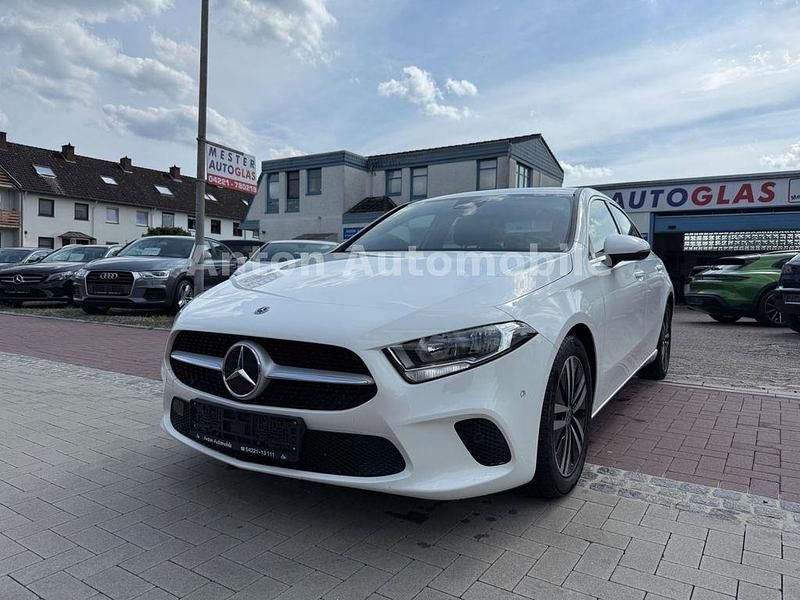 Weiß Gebraucht 2021 Mercedes A200 Limousine | 20.900 € (Guter Preis) - Bild 1/4
