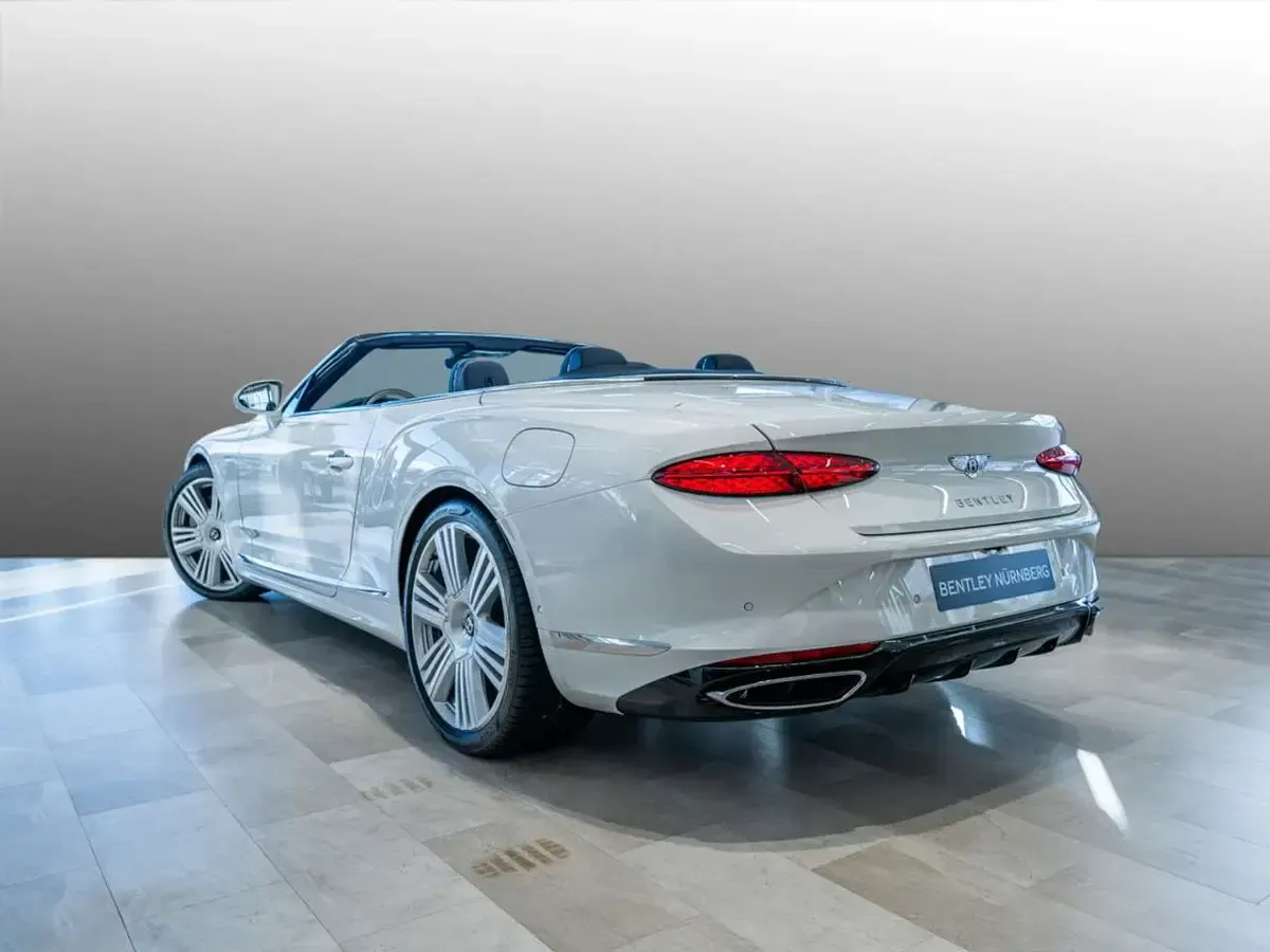 Ny Bentley Azure 680 HK (500 kW) 2026 Vit Cab