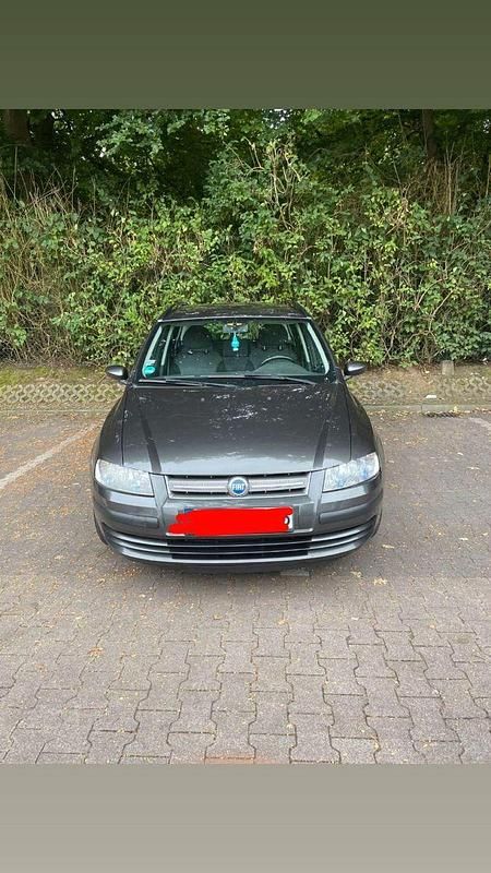 Grau Gebraucht 2006 Fiat Stilo Active Kombi | 1.700 € (Etwas zu teuer) - Bild 1/4