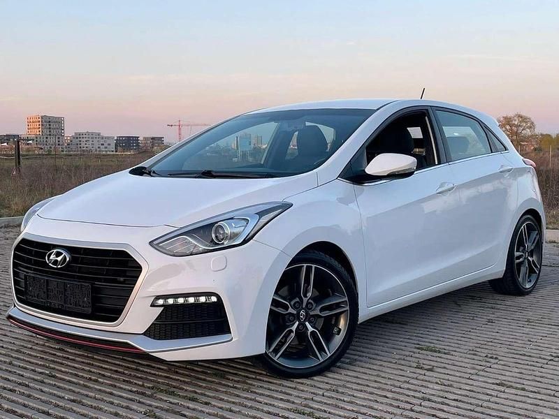 Weiß Gebraucht 2014 Hyundai i30 Turbo Limousine | 7.000 € (Guter Preis) - Bild 1/4
