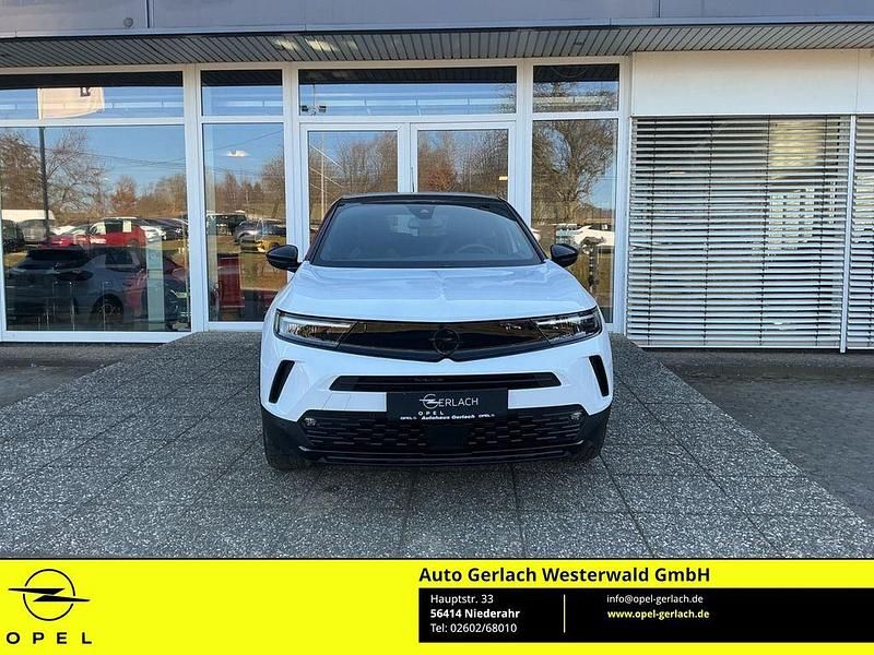 Gebraucht Opel Mokka-e GS Line 100 kW (136 PS) 2023 Lack weiss banquise/typ aussen SUV