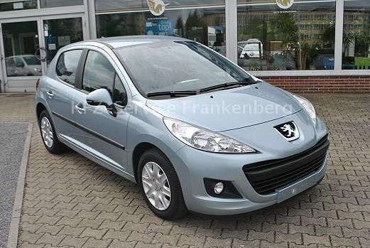 Gebraucht Peugeot 207 73 PS (53 kW) 2010 Silber metallic Kleinwagen