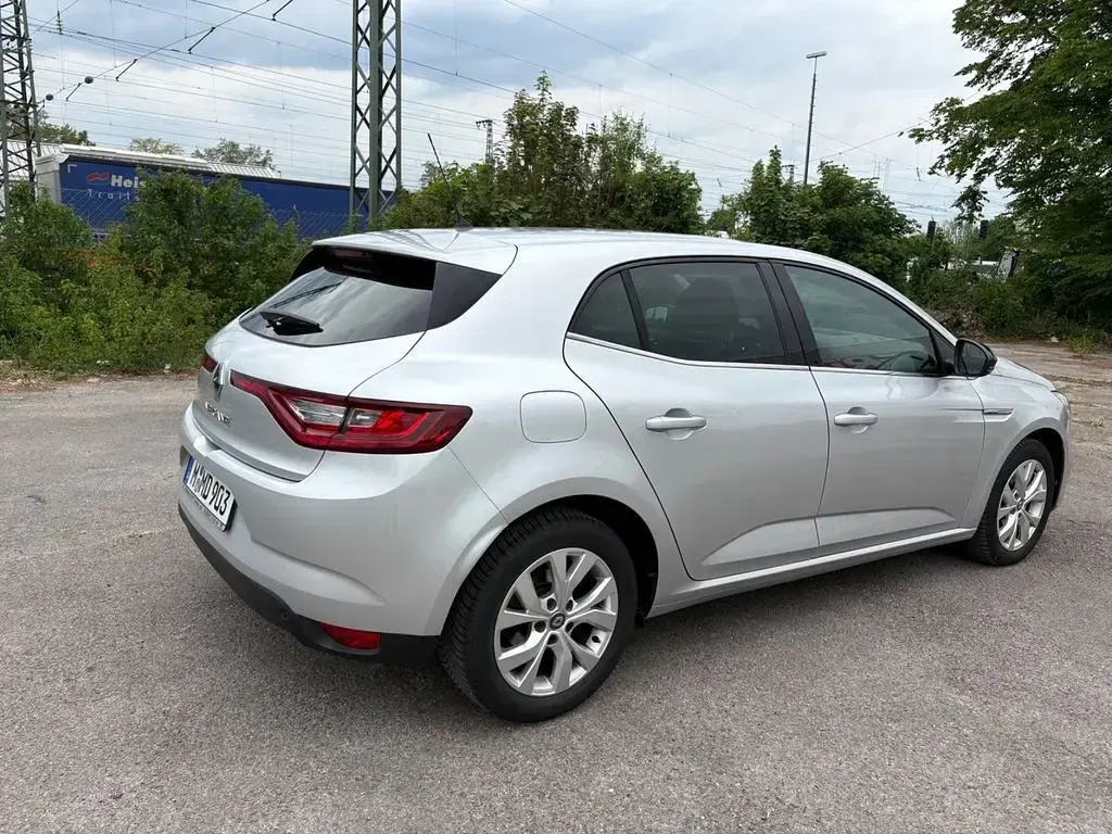 Gebraucht Renault Mégane IV LIMITED 140 PS (102 kW) 2019 Platingrau Limousine