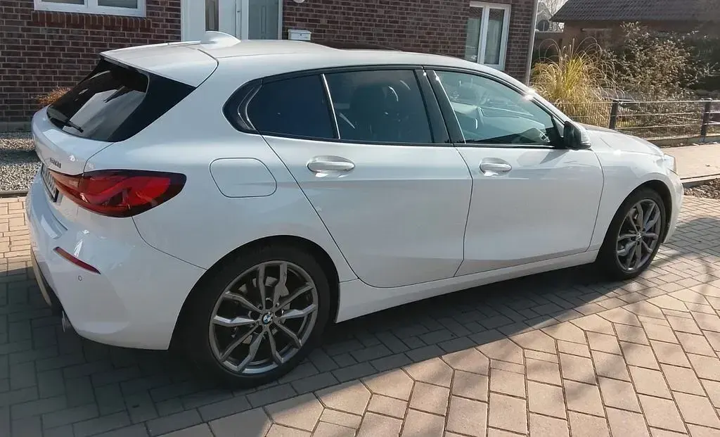 Gebraucht BMW 120 Sport Line 192 PS (141 kW) 2021 Weiß Kleinwagen