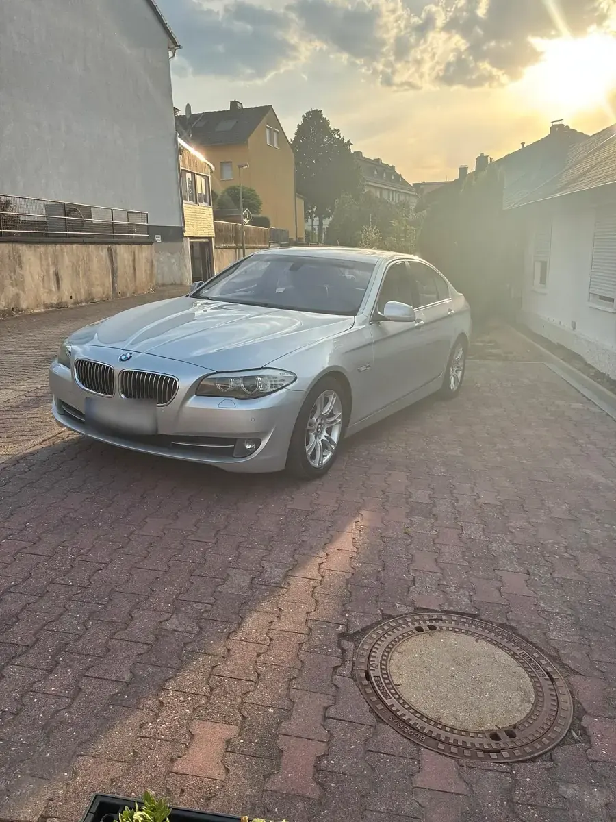 Gebraucht BMW 530 245 PS (180 kW) 2010 Silber Limousine