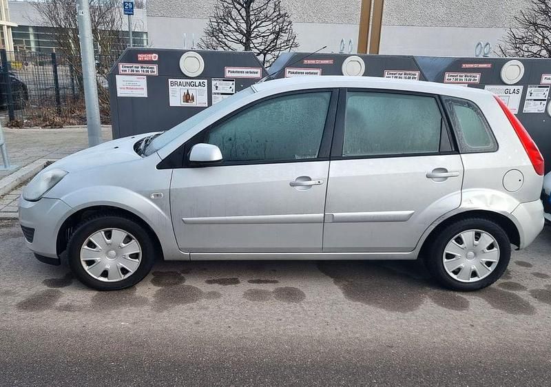 Gebraucht Ford Fiesta 80 PS (58 kW) 2008 Grau Kleinwagen