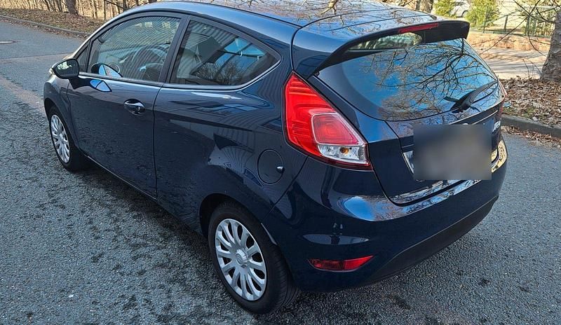 Gebraucht Ford Fiesta 60 PS (44 kW) 2014 Blau Kleinwagen