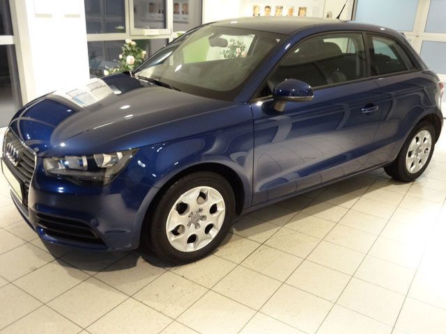 Gebraucht Audi A1 Attraction 86 PS (63 kW) 2012 Blau metallic Kleinwagen