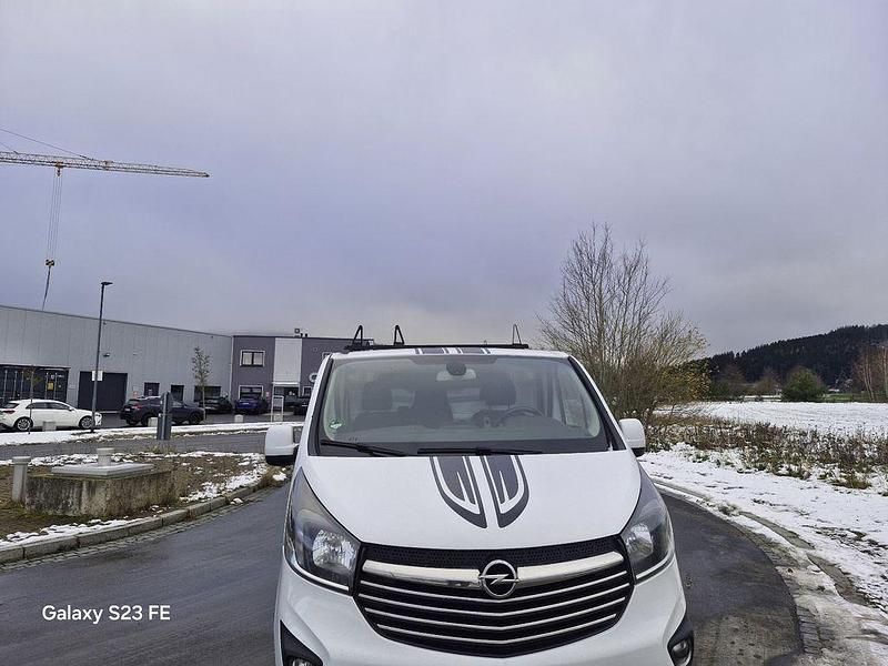 Weiß Gebraucht 2018 Opel Vivaro Van / Kleinbus | 8.900 € (Superpreis) - Bild 1/4
