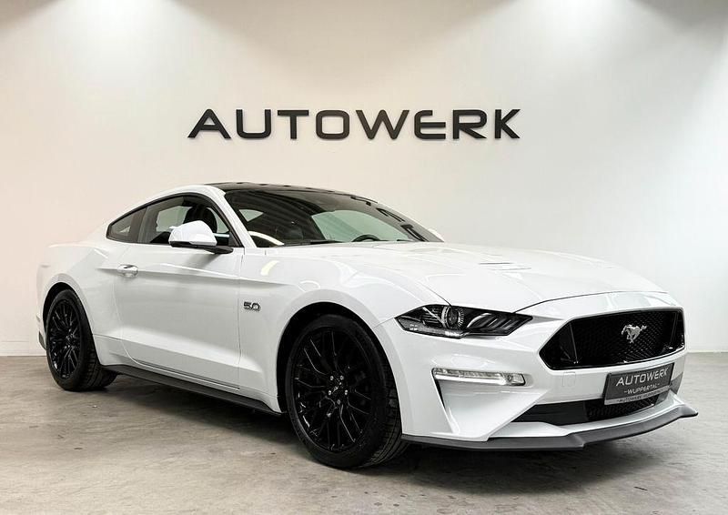 Weiß Gebraucht 2020 Ford Mustang GT Fastback Coupé | 39.999 € (Fairer Preis) - Bild 1/4