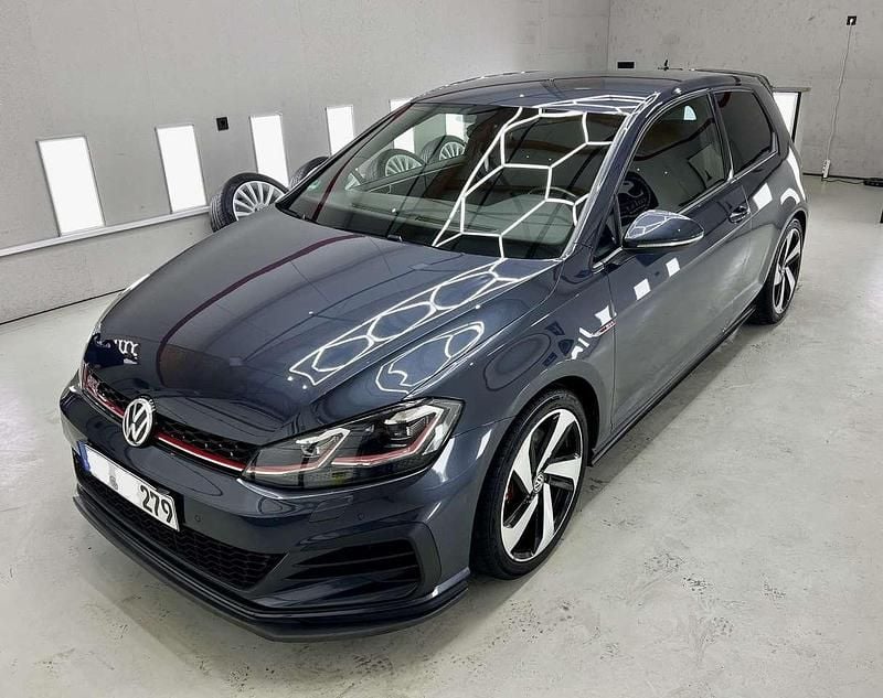 Blau Gebraucht 2017 VW Golf VII GTI Limousine | 18.499 € (Guter Preis) - Bild 1/4
