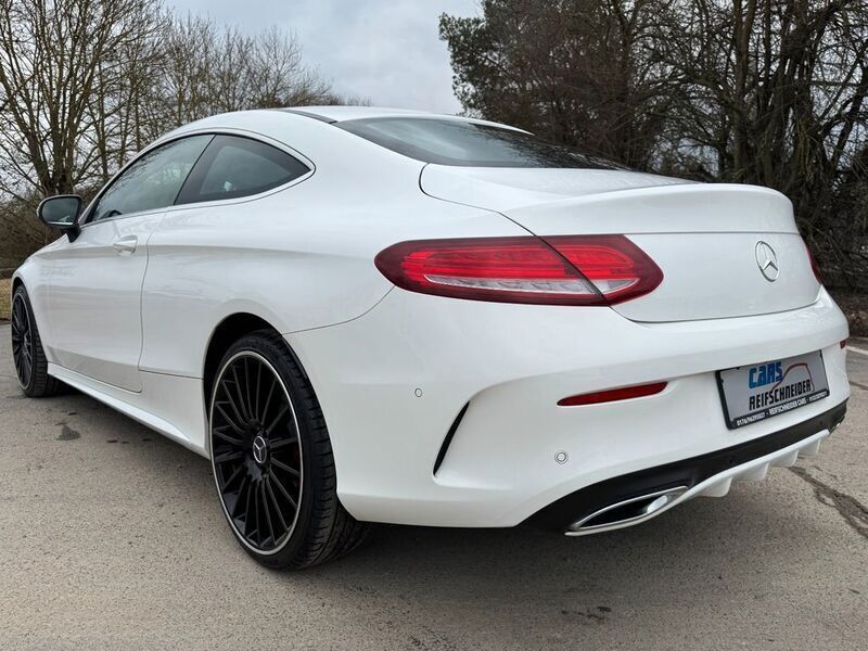 Gebraucht Mercedes C220 AMG 170 PS (125 kW) 2017 Weiß Coupé