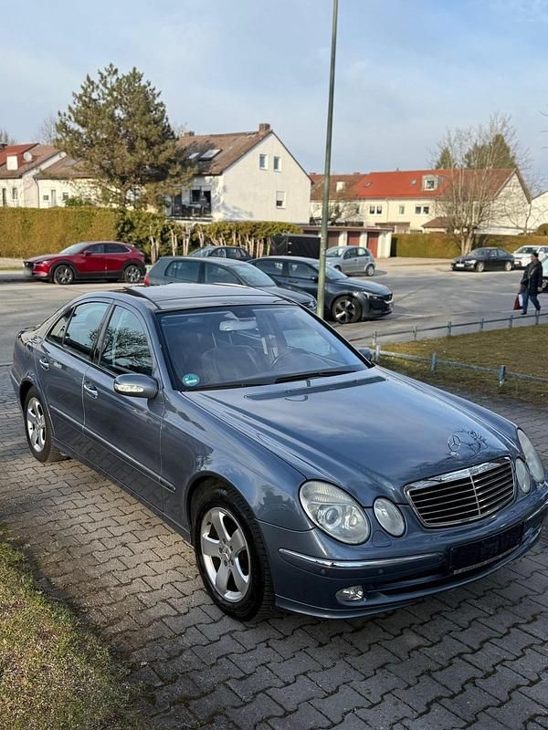 Gebraucht Mercedes E240 Avantgarde 177 PS (130 kW) 2004 Blau Limousine