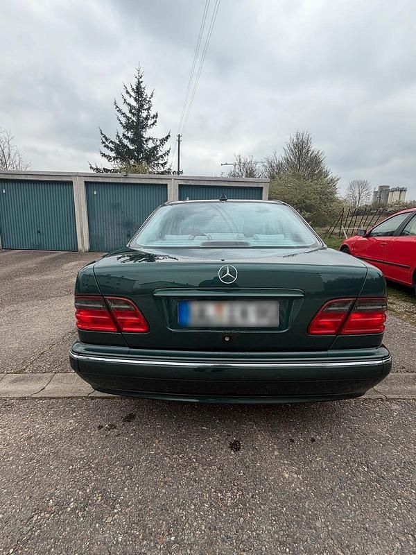 Gebraucht Mercedes E280 Avantgarde 204 PS (150 kW) 1999 Grün Limousine